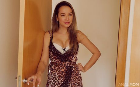 Brasiliansk sød Francys Belle får sit røvhul fyldt med en dong