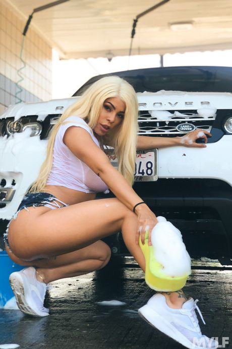 Big tits pornstar Luna Star gets her pussy creampied in POV