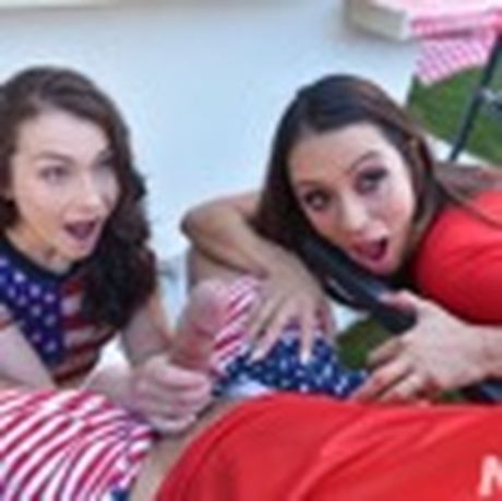 巨乳ママのアリエラ・フェレーラと義理の娘のジェニファー・ジェイコブスがチンコをシェア