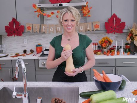 Mature american light-haired Dee Williams exposes her amazing boobs and gets fucked in the kitchen