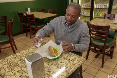 Stablet tysk blondine Nina Elle får sin twat fyldt i køkkenet