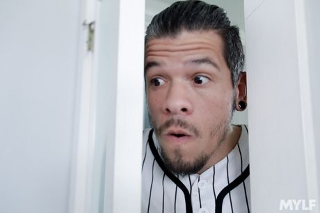 Blond amerikansk kone Blaten Lee har sex med en mand, mens hendes mand er væk