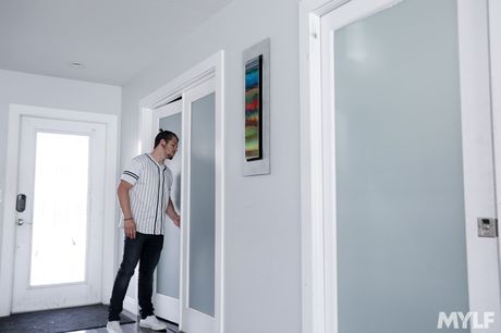 Blond amerikansk kone Blaten Lee har sex med en mand, mens hendes mand er væk