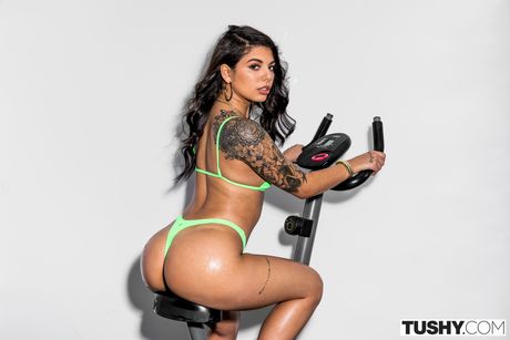 Brunette brazilian girl Gina Valentina gets her asshole stretched and fucked