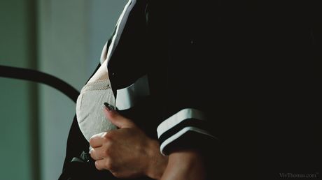 Sexet stuepige Lexi Dona og hendes elskerinde Paula Shy har lesbisk sex i køkkenet