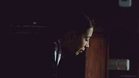 Sexet stuepige Lexi Dona og hendes elskerinde Paula Shy har lesbisk sex i køkkenet