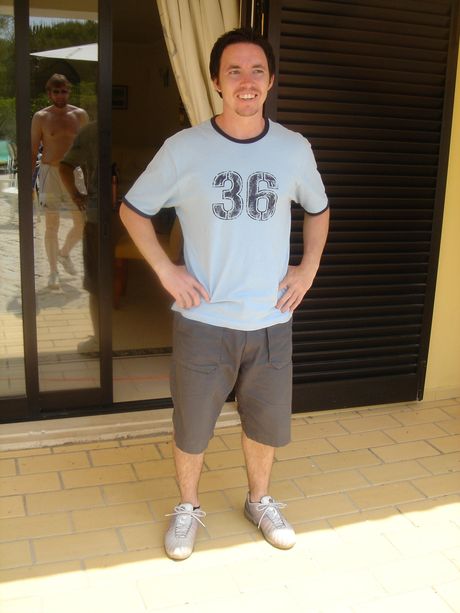 Blonde teenagere Jo & Sandra Shine bliver nøgen i køkkenet efter en svømmetur