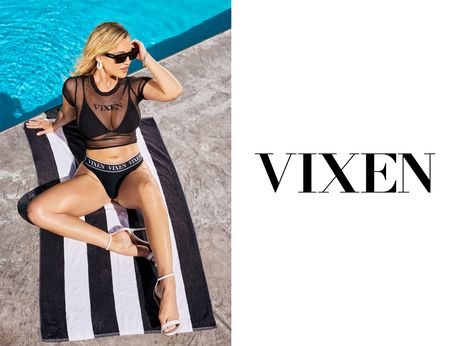 Blond amerikansk pige Blake Blossom bliver kneppet på en seng i et par hæle