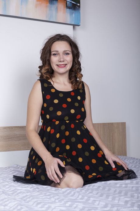 Devastating ukrainian Cougar Sharon Rosie removes her lingerie before toying her bush