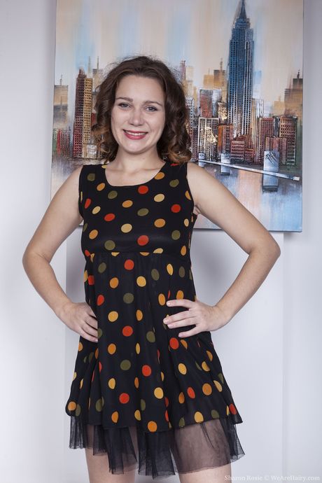 Devastating ukrainian Cougar Sharon Rosie removes her lingerie before toying her bush