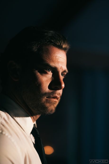 金髪のアメリカ人美女キアラ・コールは膣ファックの前にオマンコを舐められる