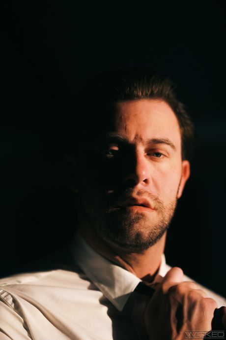 金髪のアメリカ人美女キアラ・コールは膣ファックの前にオマンコを舐められる