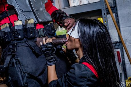 亞洲角色扮演者 Asa Akira 在一次火熱的肛交後被狠狠地操了