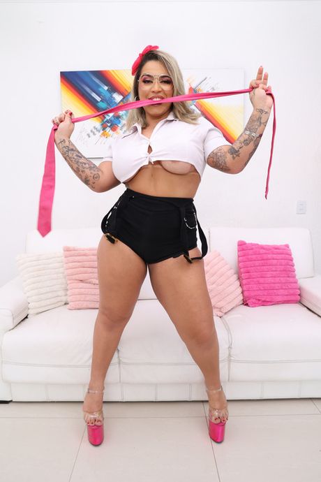 Big-breasted Latina Victoria Dias strips to her heels and exhibits her big juggs