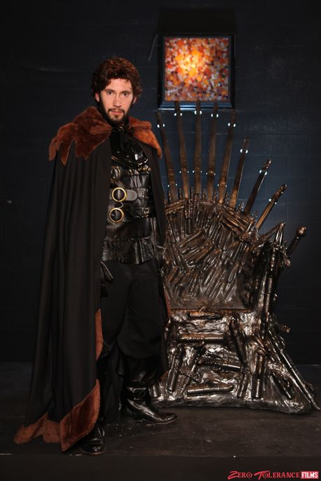 素敵なアメリカ人MILFタリサは熱いファックの後に顔射される前にチンコを吸う